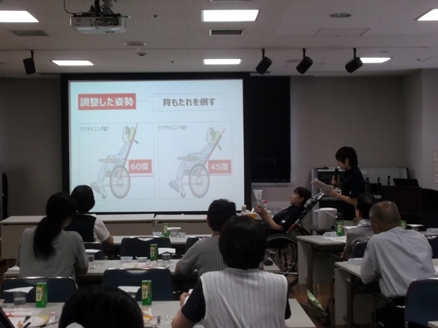 写真1 誤嚥を防ぐために大切な姿勢や車椅子の角度