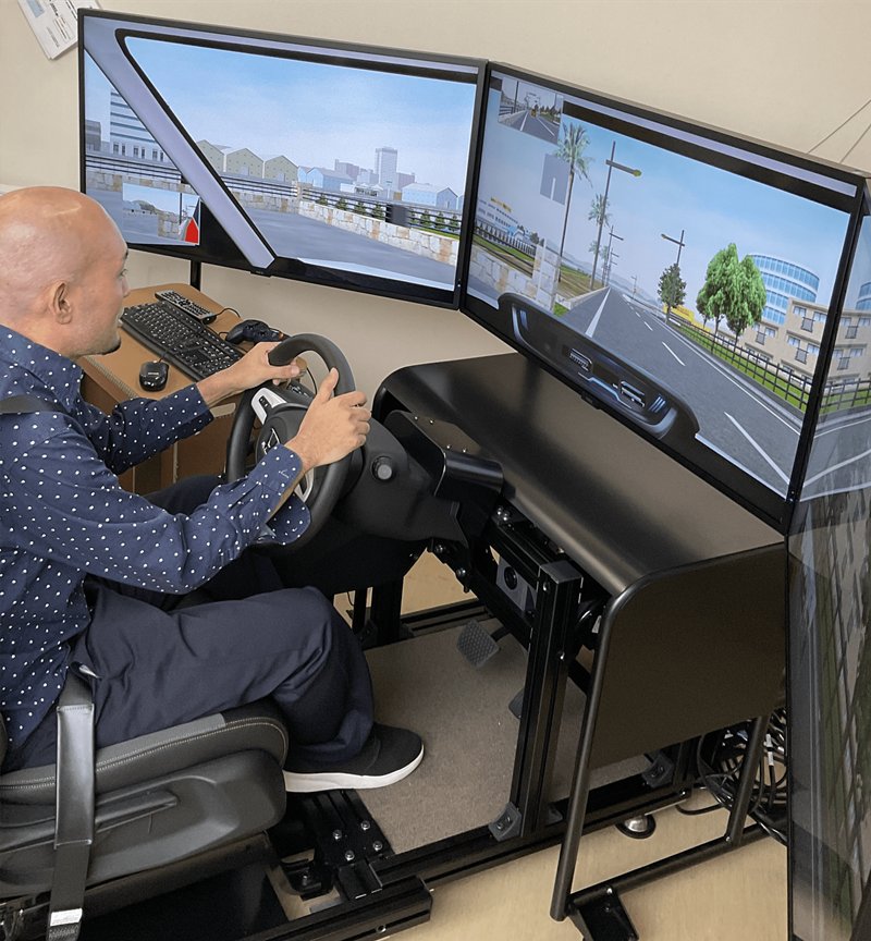 最新型ドライビングシミュレーターを導入
