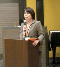 珍しく緊張している司会の川嶋看護部次長 服装もいつもより地味です