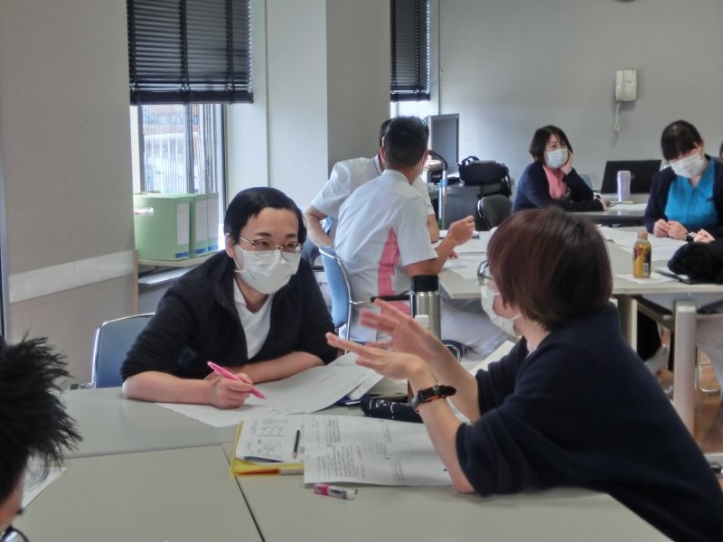 仲間と真剣に語り、聴き、共感し、意見交換しました。