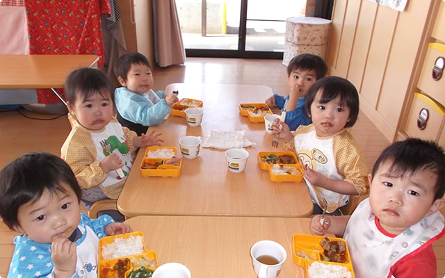 保育所 ベビーランド・つるまきの給食