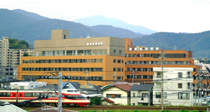 鶴巻温泉病院外観